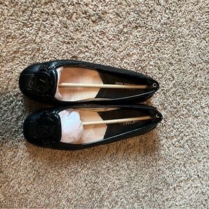 Pre Owned Black Michael Kors Flats Size 8 M Scuffed on Back heels no box